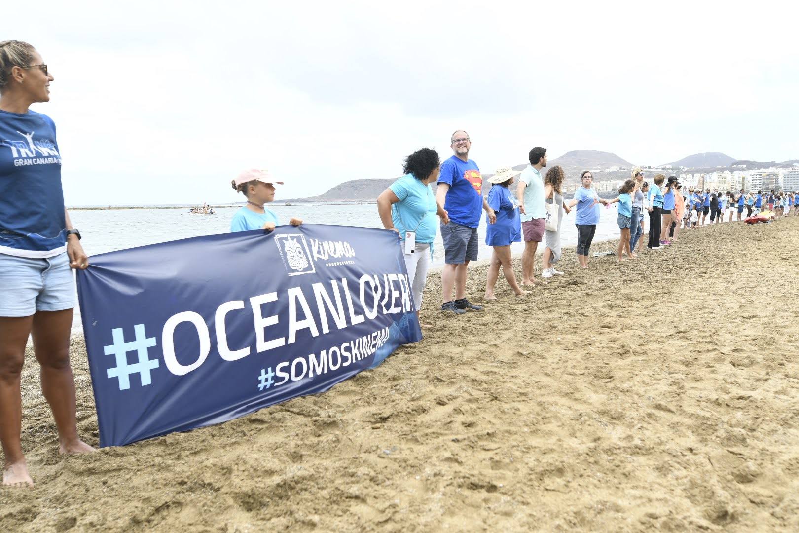 Cadena Humana por los Océanos en Las Canteras